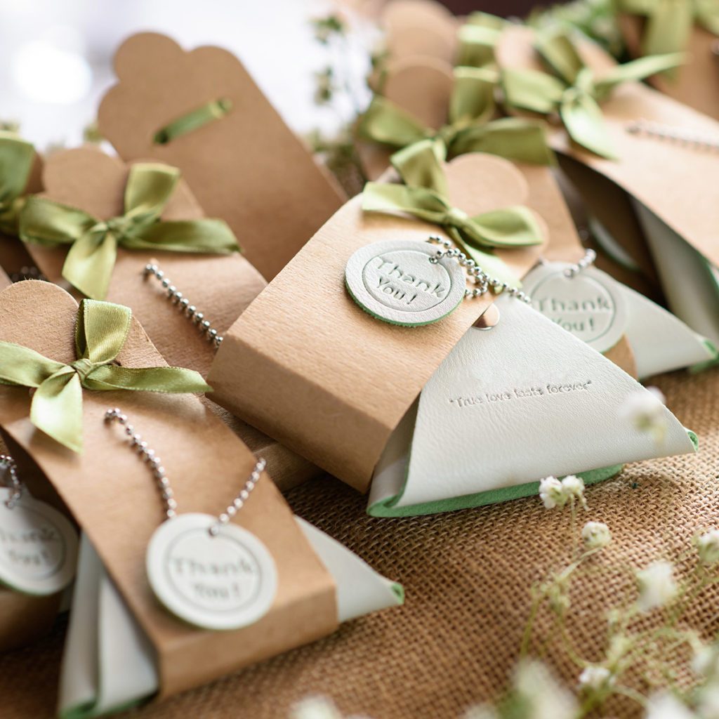 10 Wedding Thank You Gifts Your Guests Will Want to Keep ...