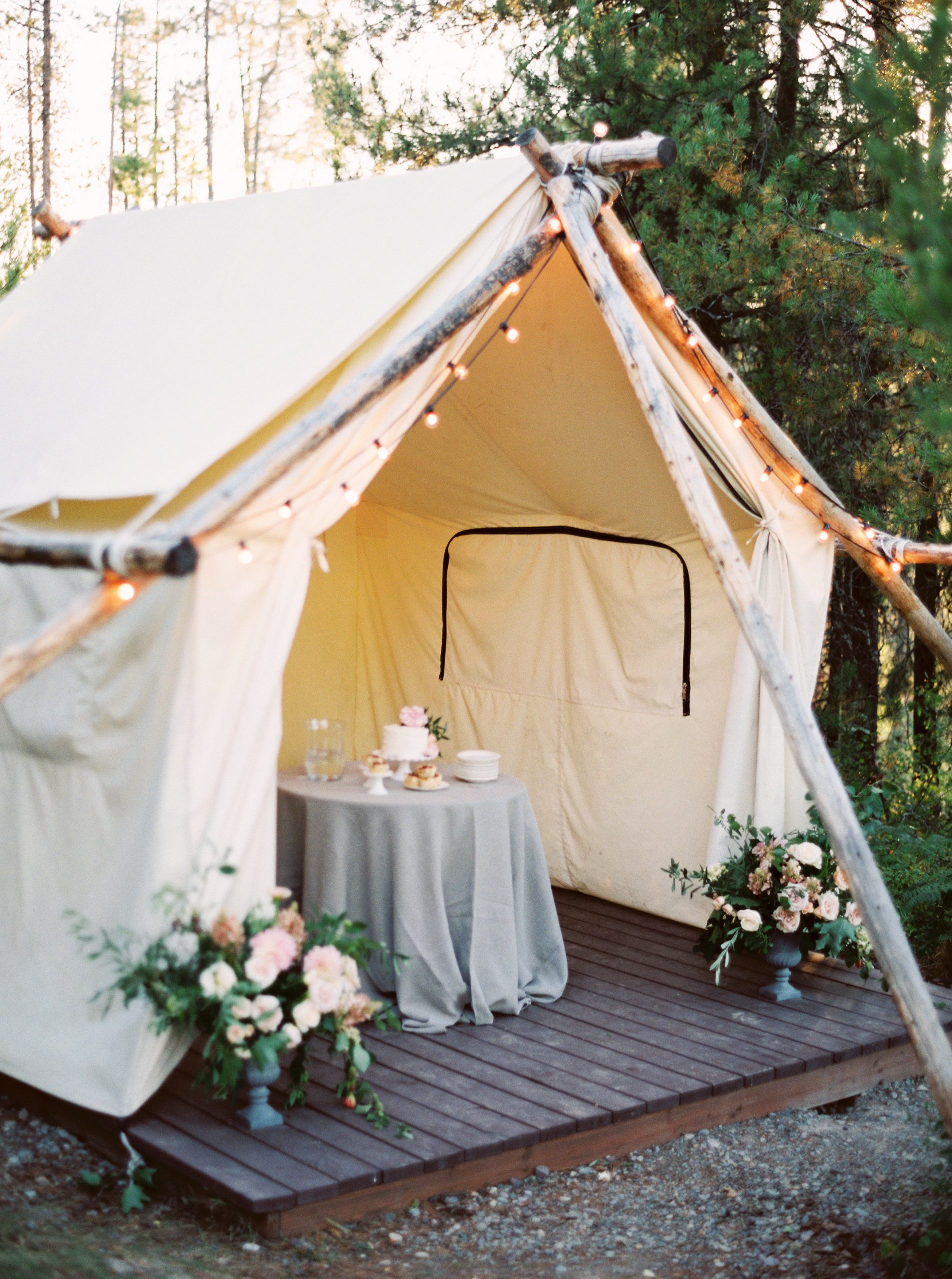 28 Tent Decorating Ideas That Will Upgrade Your Wedding Reception ...