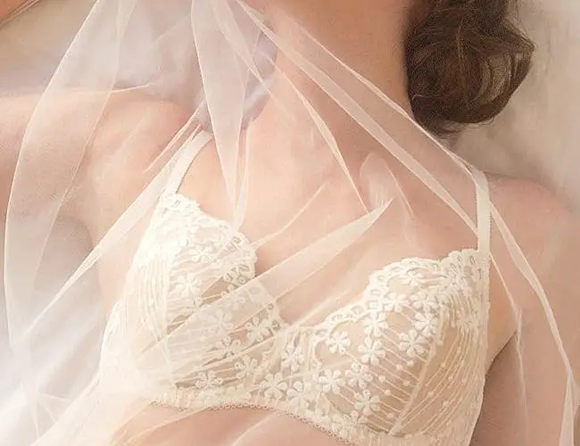 5 Top Ideas What To Wear Under Wedding Dress