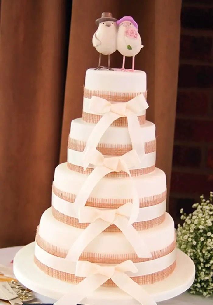 6 simple and sweet ideas to decorate your wedding cake