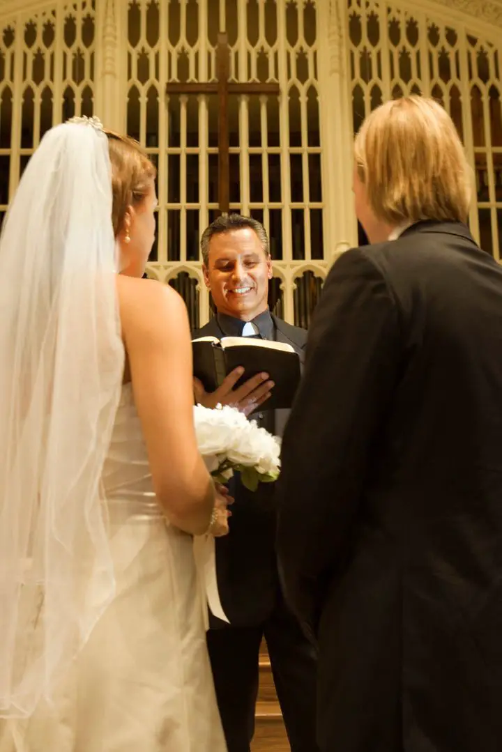 6 Tips For Finding A Pastor For Your Wedding