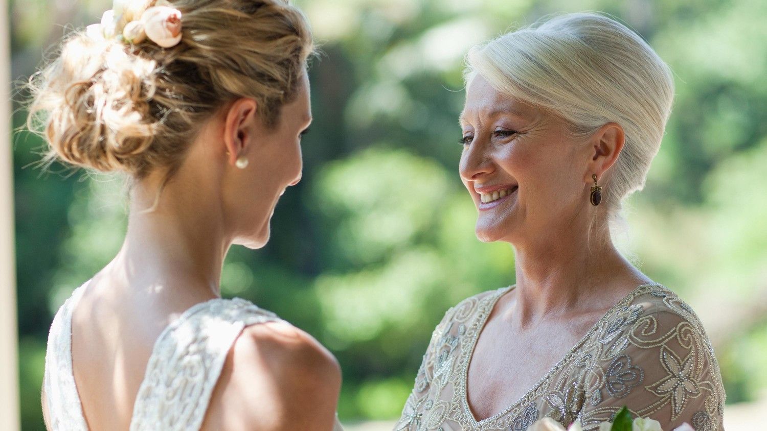 6 Wedding Tasks You Should Never Ask Your Mom to Handle ...