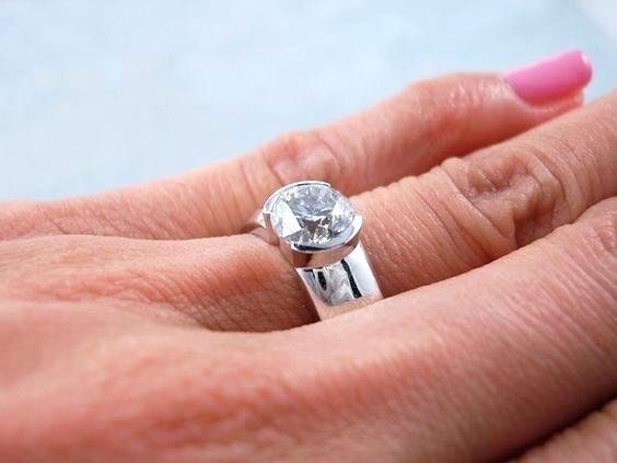 A Guide On Selling Your Wedding and Engagement Ring After Divorce