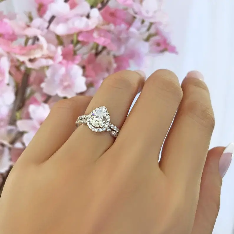 Best Wedding Band for Pear Shape Engagement Ring