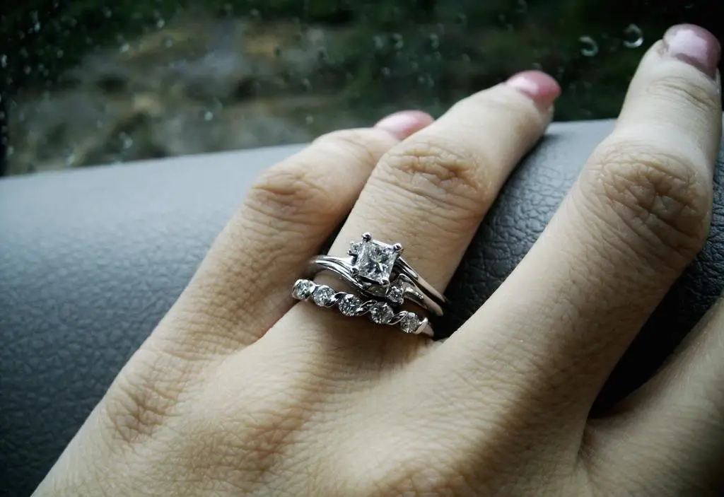 Do Wedding Rings Need To Match Engagement Rings? â Long