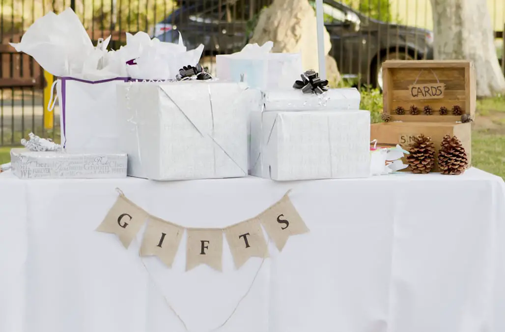 Exactly How Much Money To Give As A Wedding Gift: Here Are ...