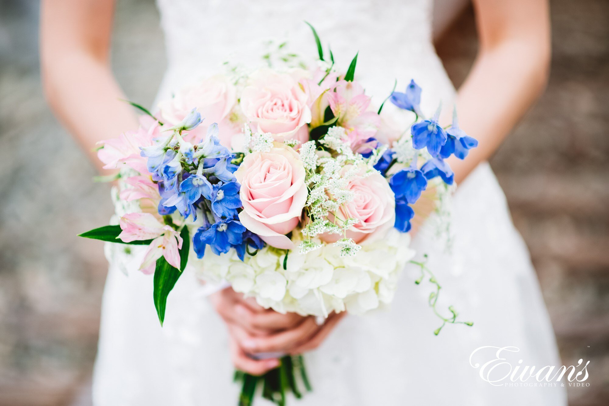 Expert Advice on How Much to Spend on Wedding Flowers