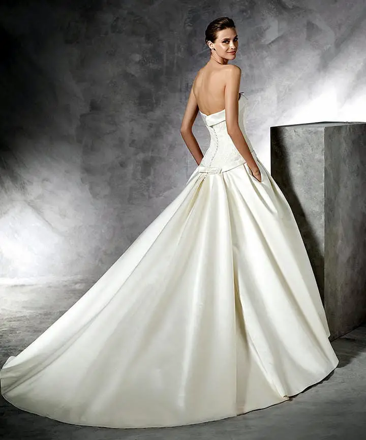 Fabulous Pronovias Wedding Dress &  Veil