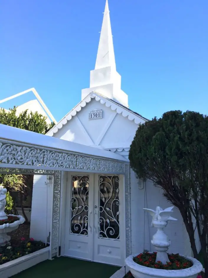 Famous Las Vegas Landmark âLittle White Wedding Chapelâ? on Market for ...