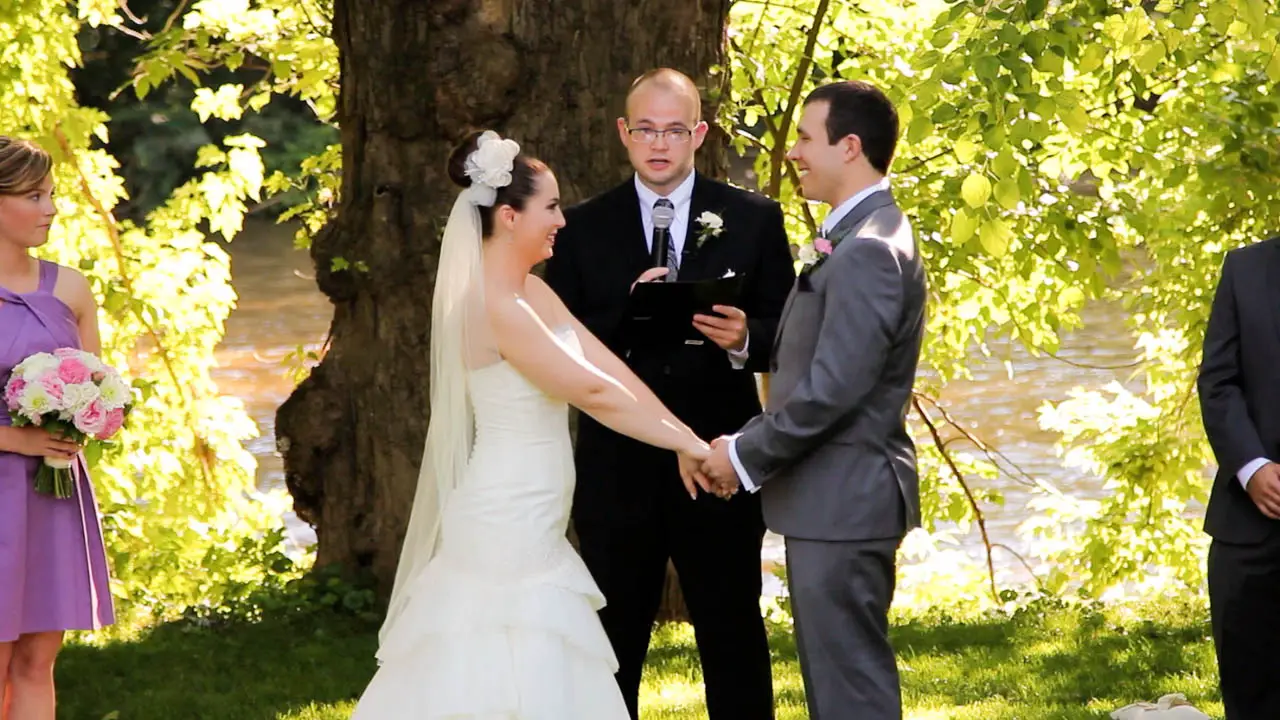 Having a Friend Officiate Your Wedding: 2014 Wedding Tips