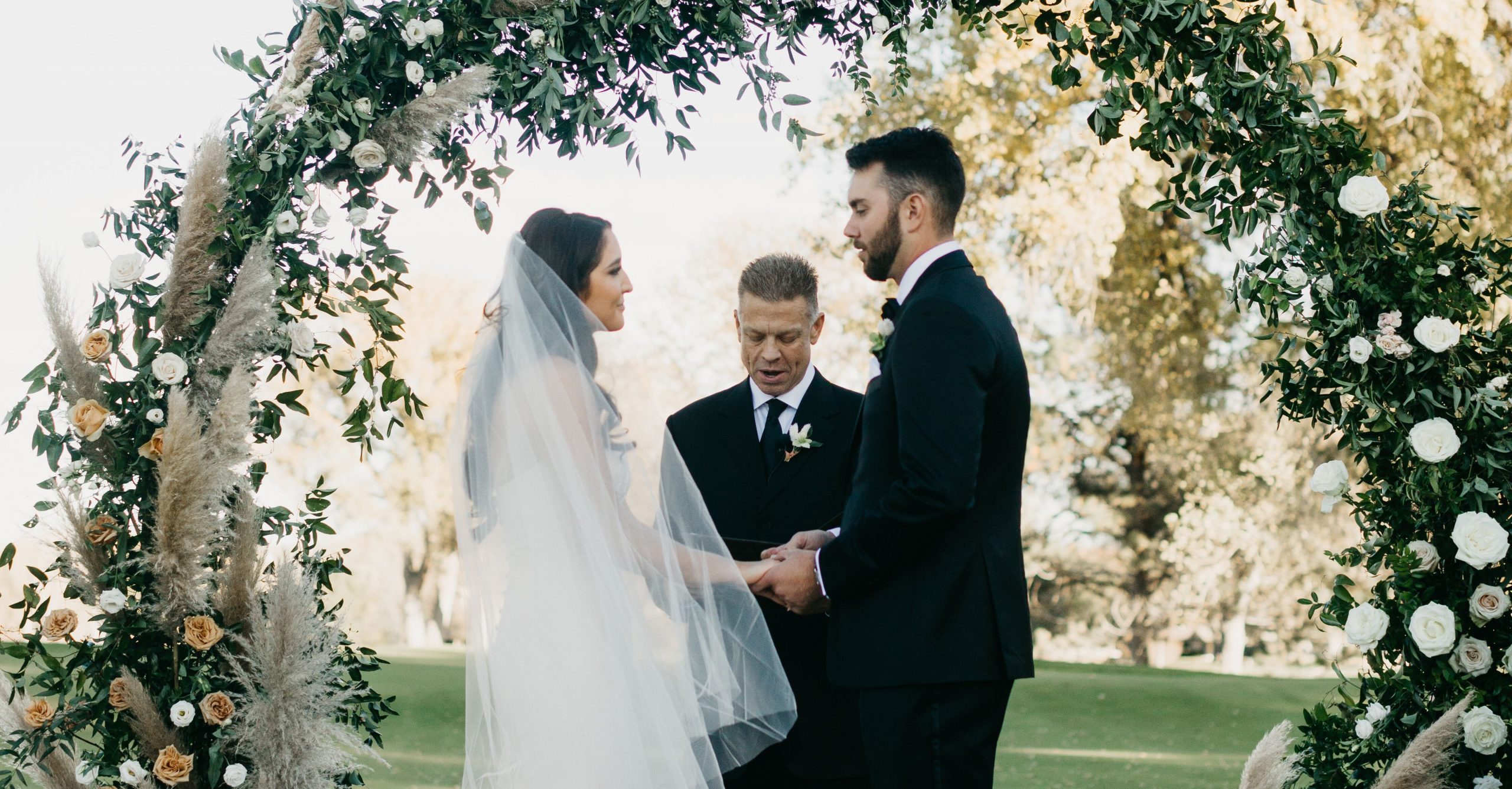 How to Become a Wedding Officiant