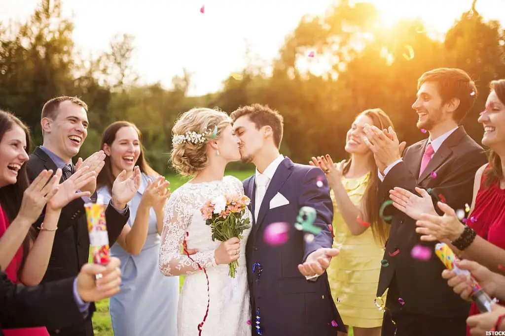 How to Keep Wedding Costs Down To Stay On Budget!
