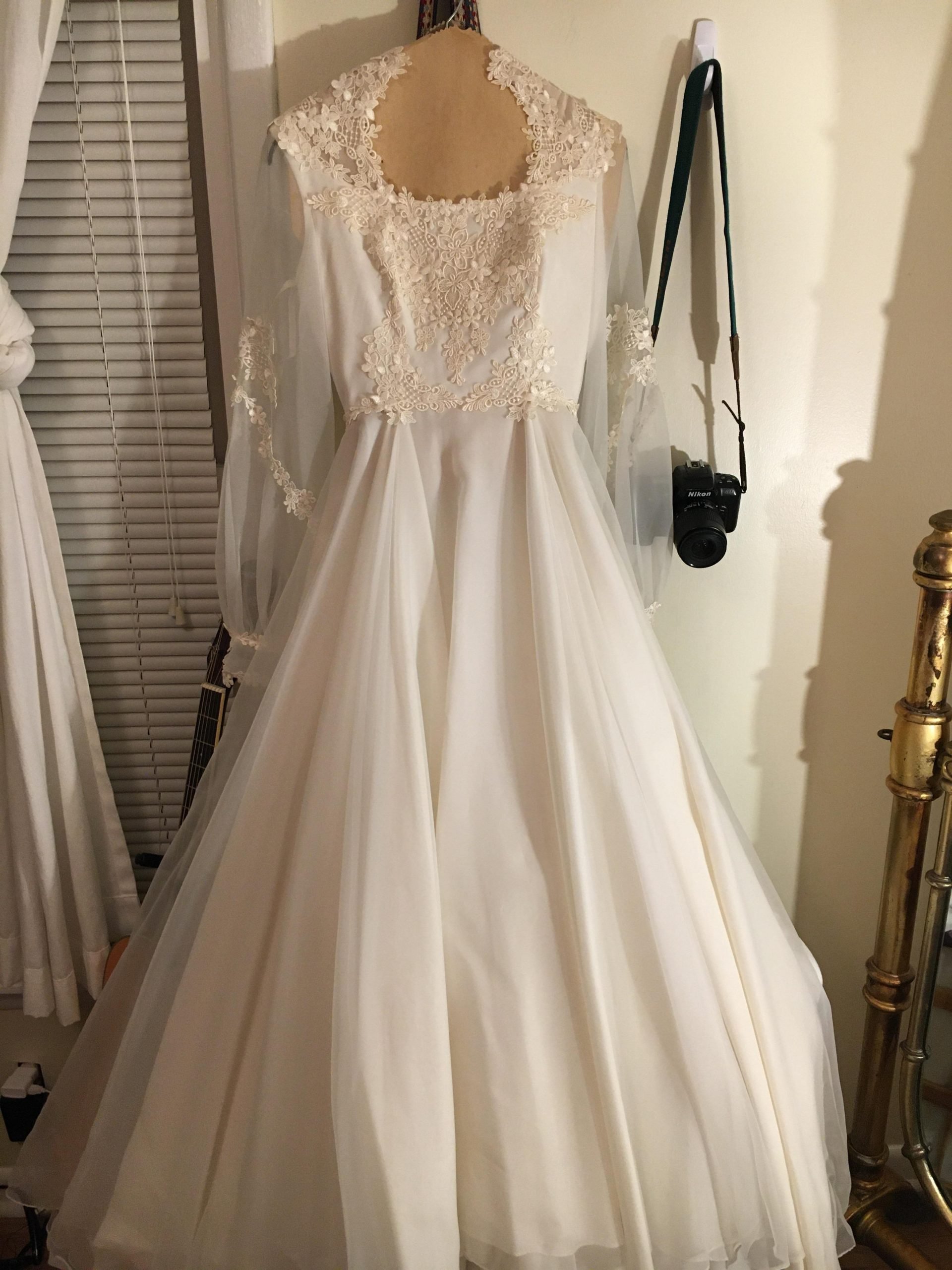 In love with this vintage wedding dress with union tag I ...