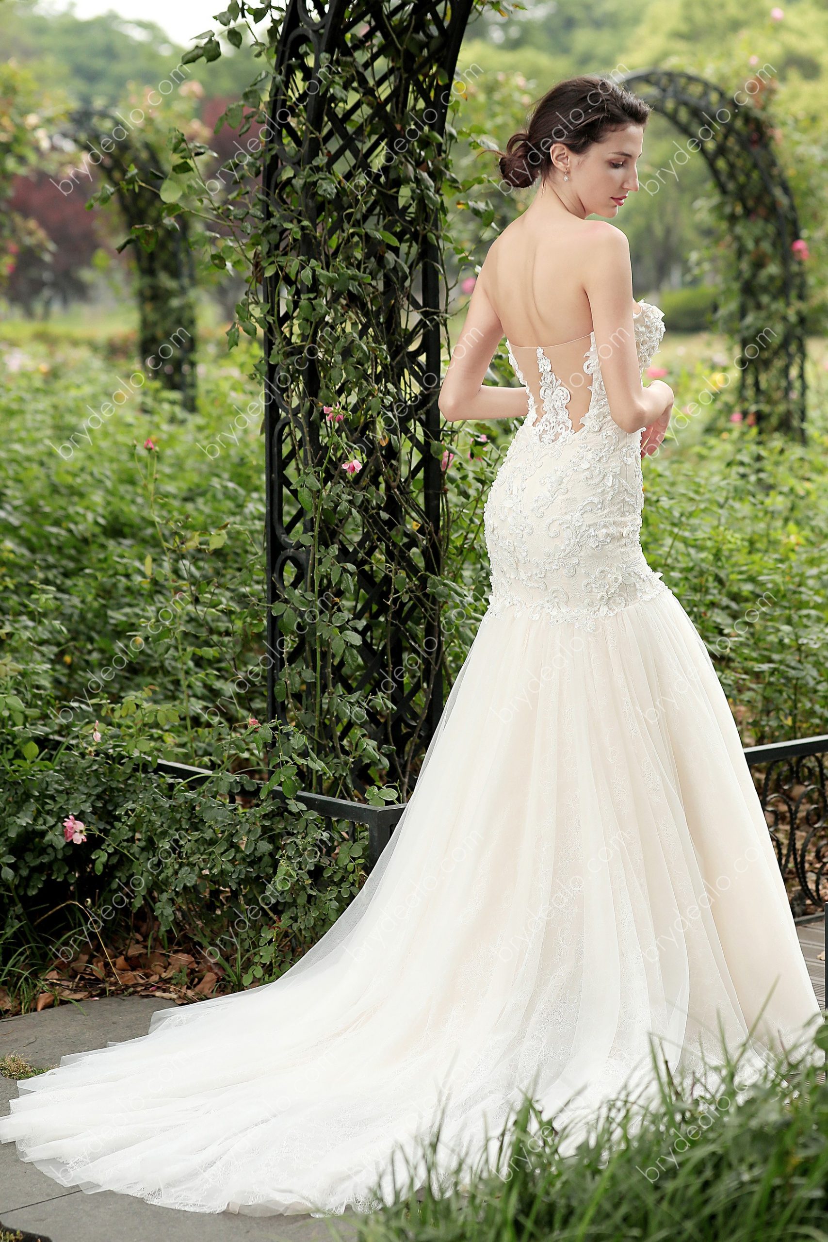 Luxurious Strapless Beaded Flower Wedding Dress