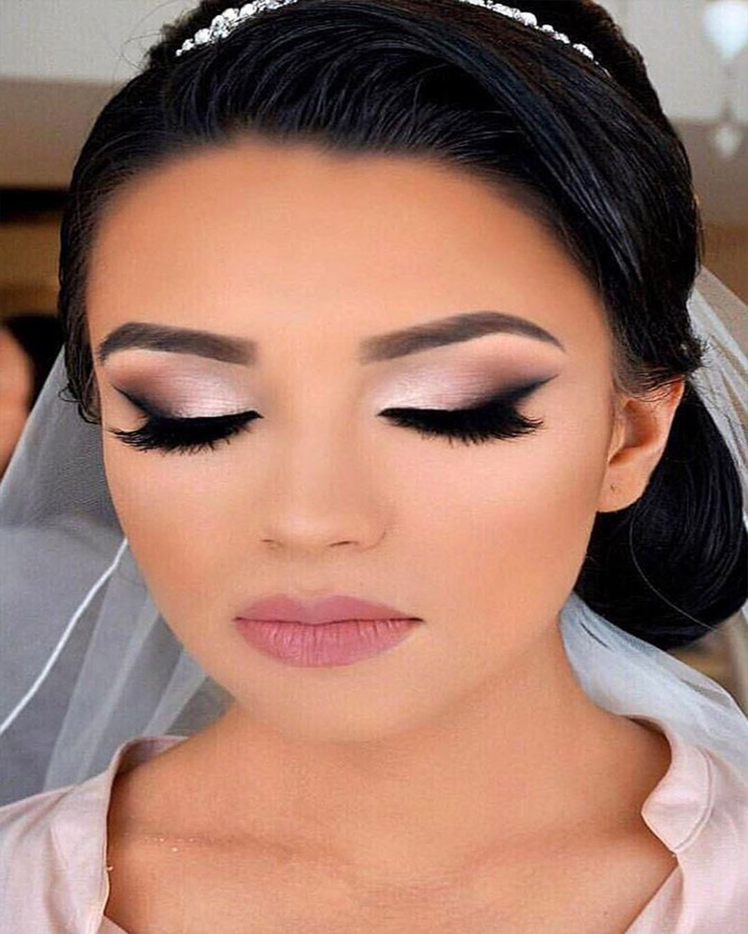 Makeup for elegant and easy wedding