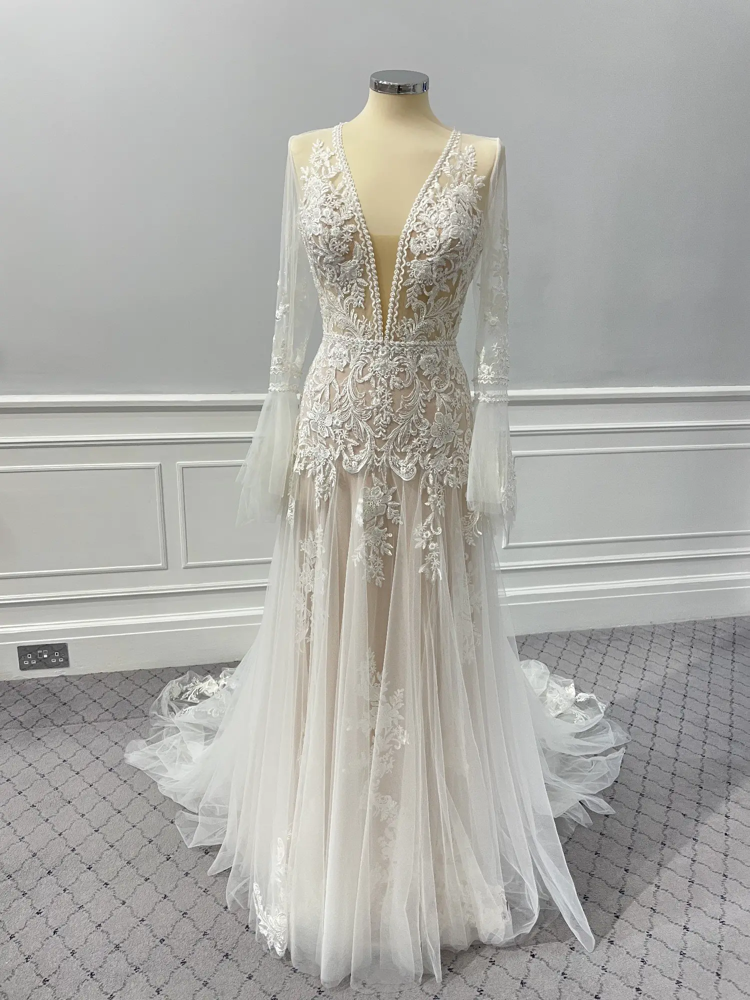 Pronovias TYSON Sample Wedding Dress Save 32%