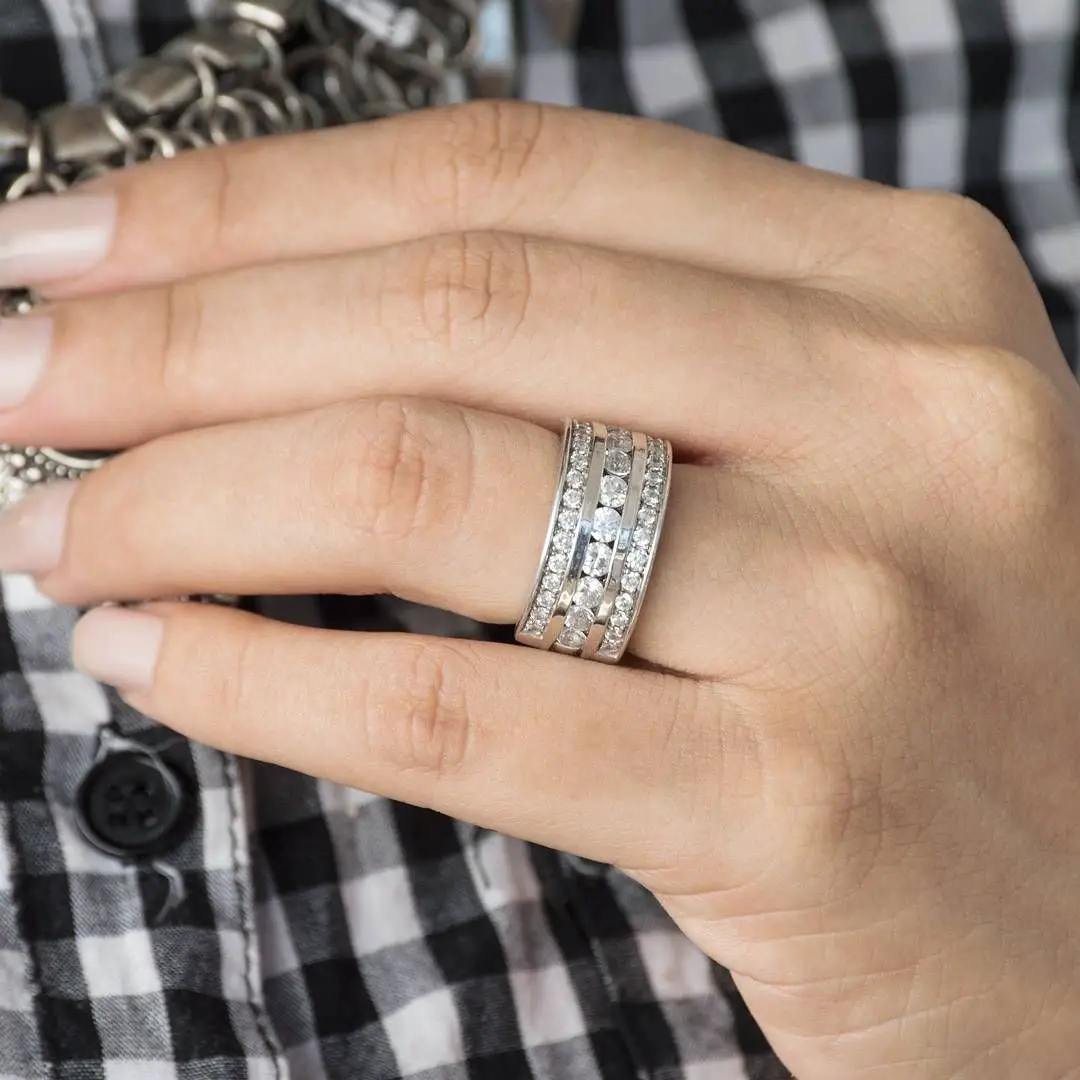 Raise your hand if your wedding band is your perfect everyday accessory ...