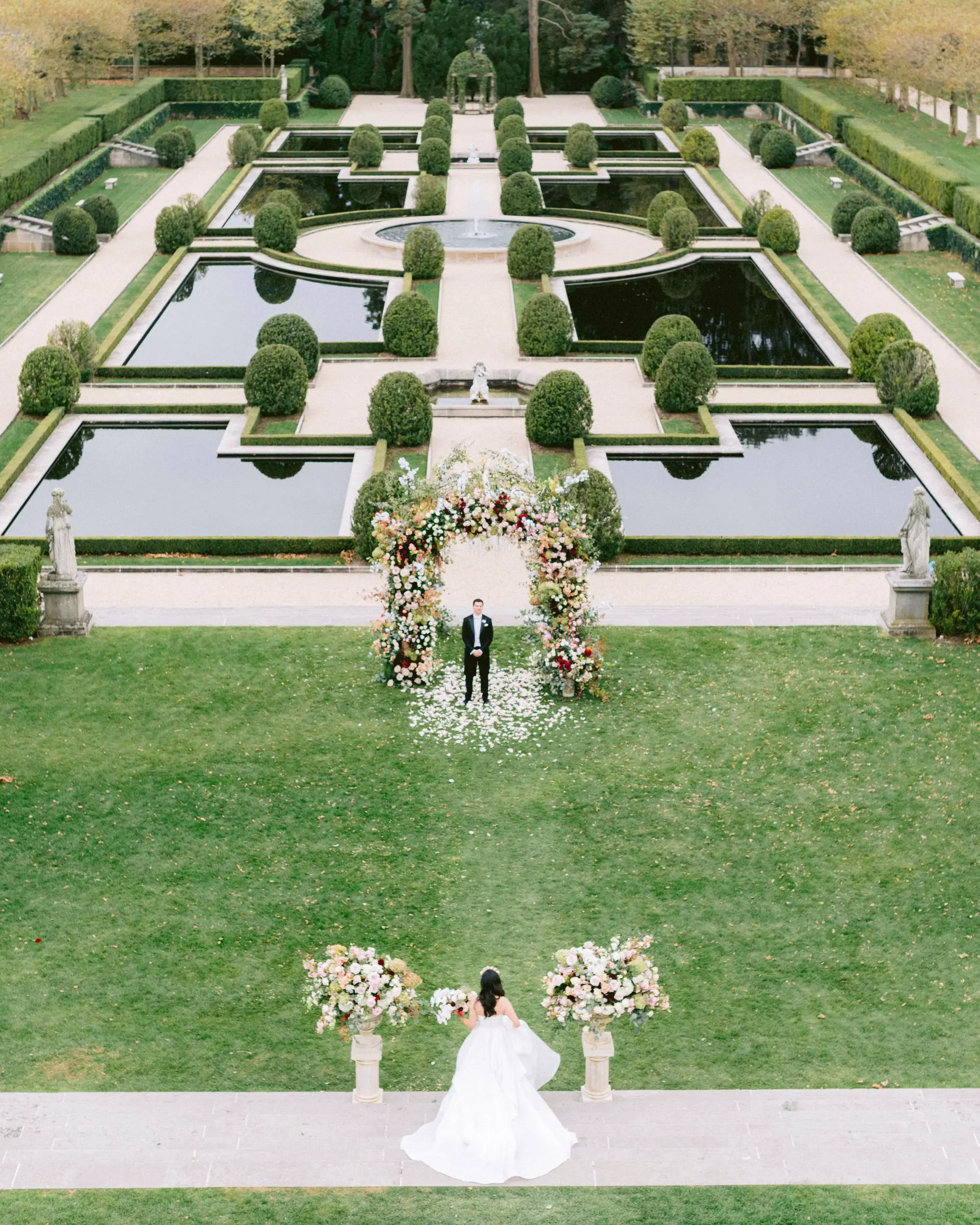 We always fall in love with a couples first look photos, especially at ...